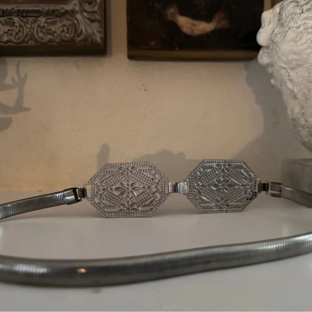 Vintage‎ Art Deco–Style Silver-Tone Waist Cincher Belt – 24” Long